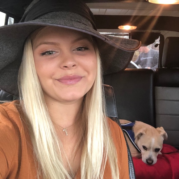 Meet your Posher, Katie - Picture 4 of 5